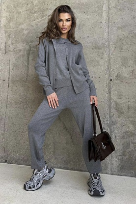 Женский костюм тройка серого цвета 