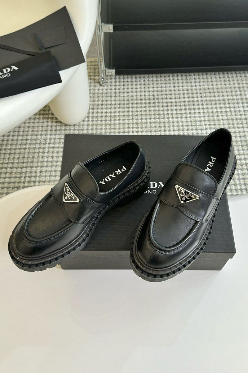 Prada Женские лоферы чёрного цвета Monolith premium