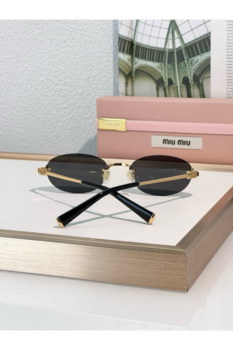MIU MIU Женские солнцезащитные очки с чёрными линзами