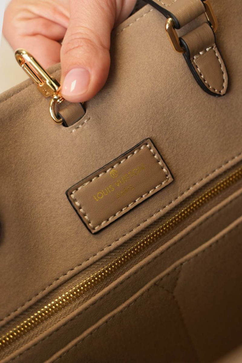 Lоuis Vuittоn Кожаная сумка Onthego GM 40x32 см - Beige