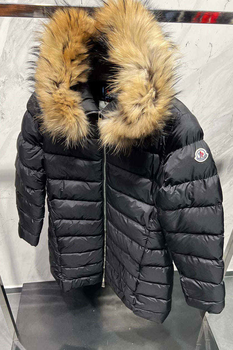 Moncler Женская утеплённая парка чёрного цвета