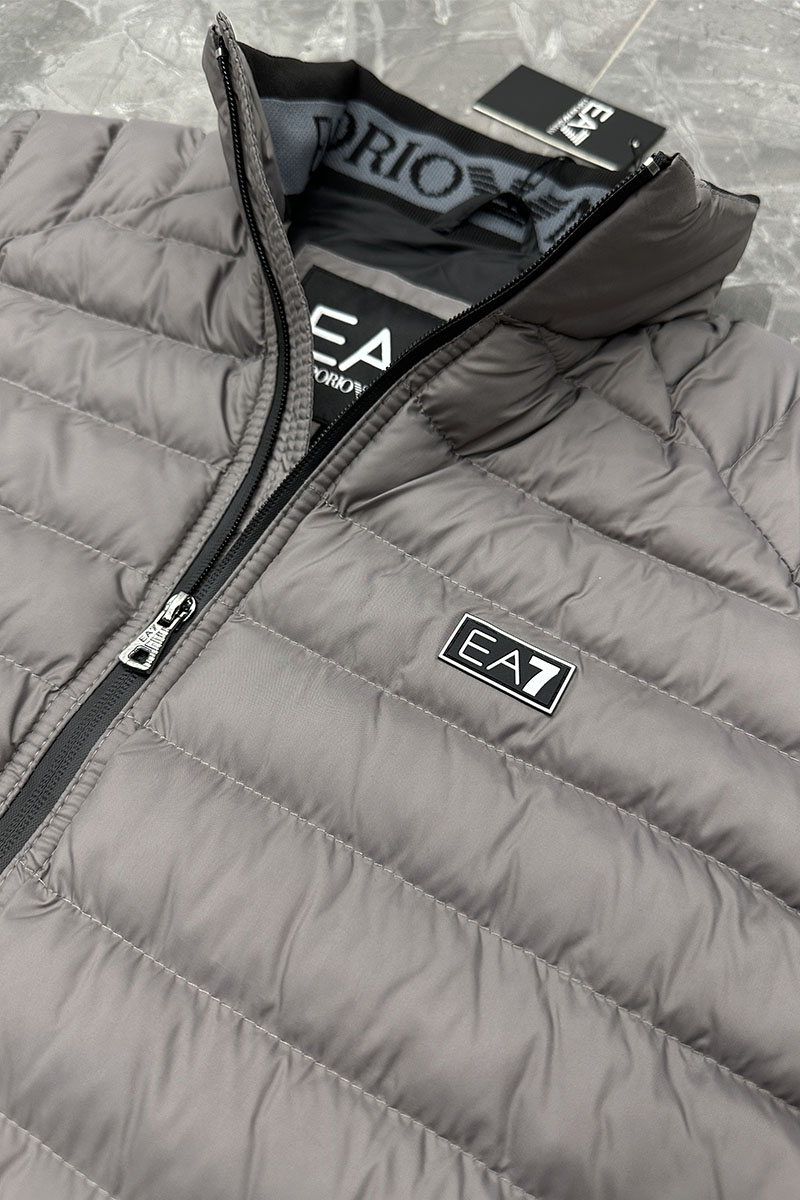 Emporio Armani EA7 Мужской жилет серо-бежевого цвета