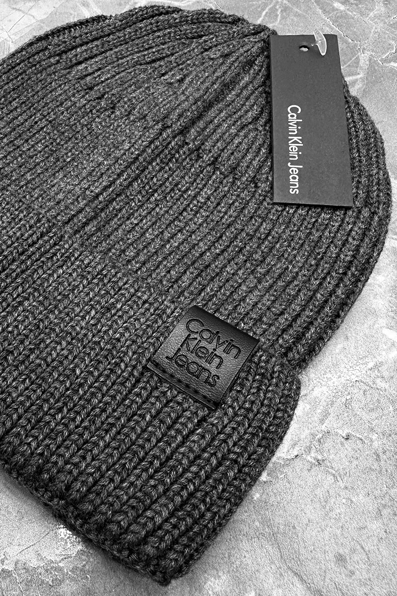 Calvin Klein Шапка серого цвета logo-patch