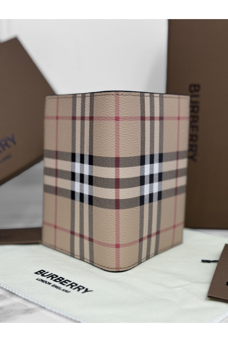 Burberry Кожаная обложка для паспорта Check Premium 14x10x2 см