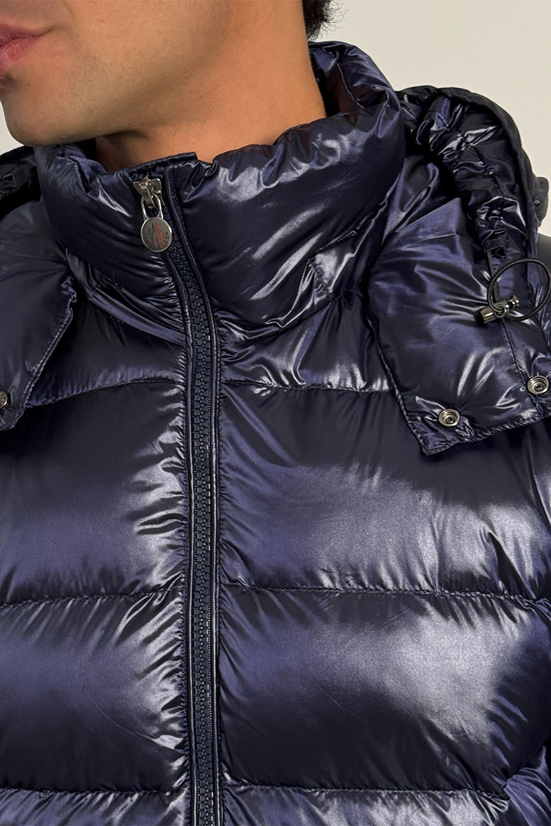 Moncler Тёмно-синий пуховик Maya logo-patch