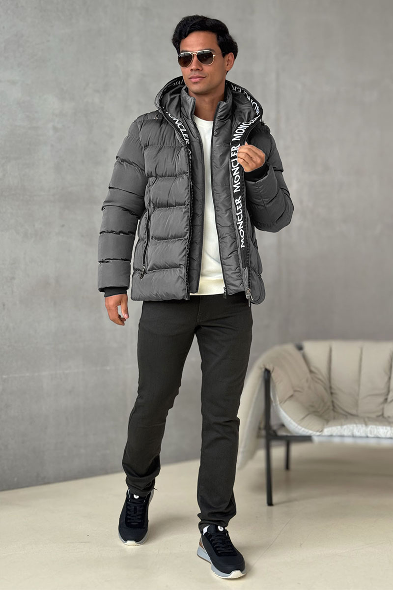 Moncler Утеплённая куртка цвета антрацит logo-patch