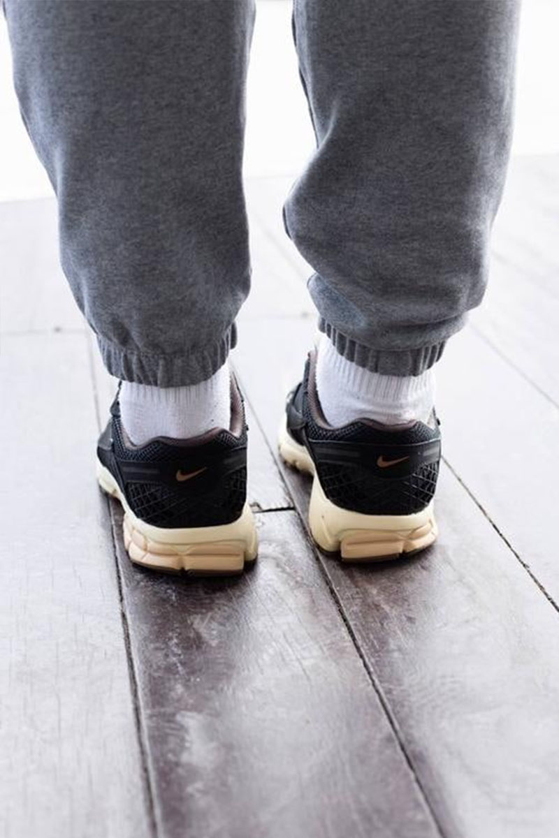 Nike Кроссовки Zoom Vomero 5 