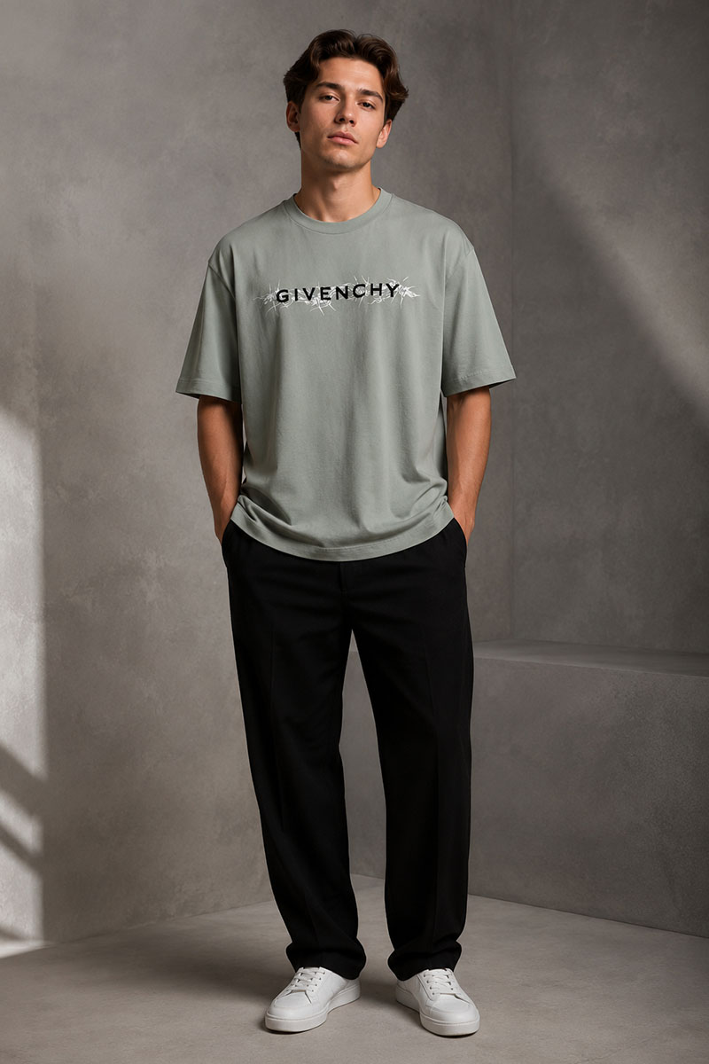 Givenchy Серая оверсайз футболка Barbed Wire-print