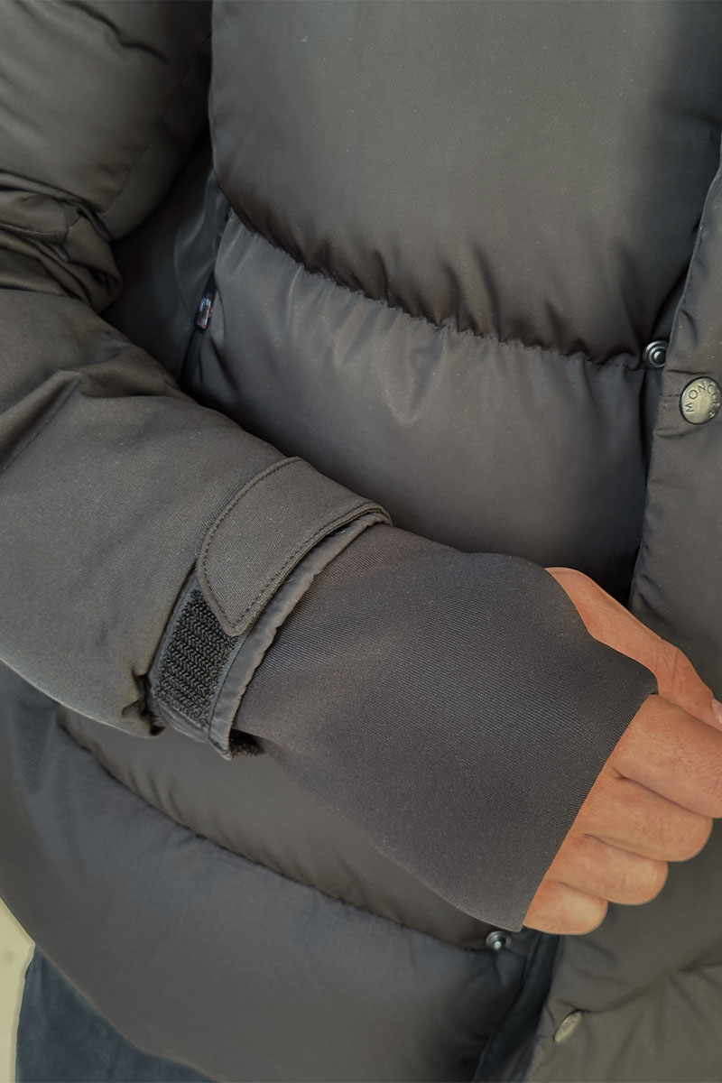 Moncler Мужская утеплённая куртка чёрного цвета