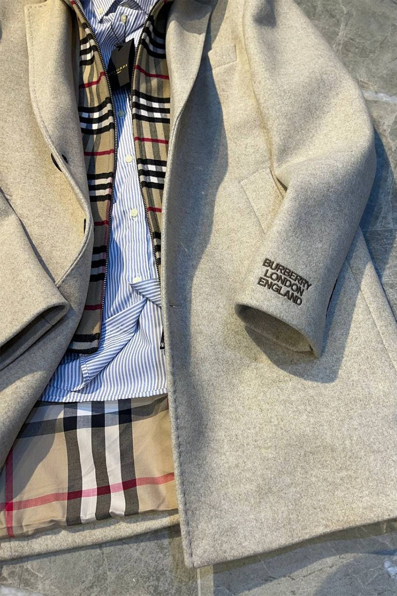 Burberry Бежевое мужское пальто London England logo-embroidered