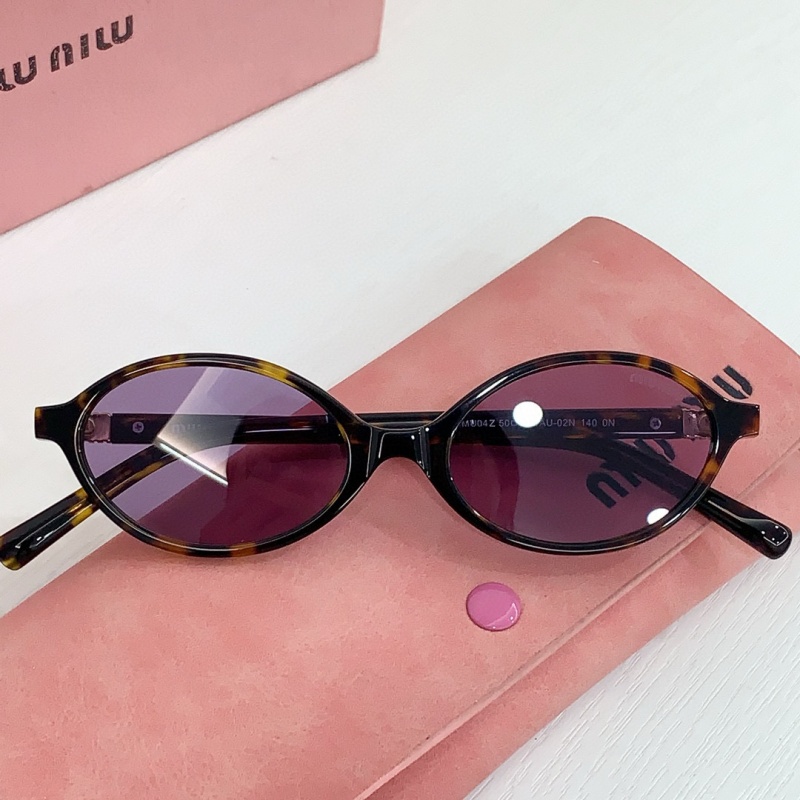 MIU MIU Солнцезащитные очки с леопардовой оправой