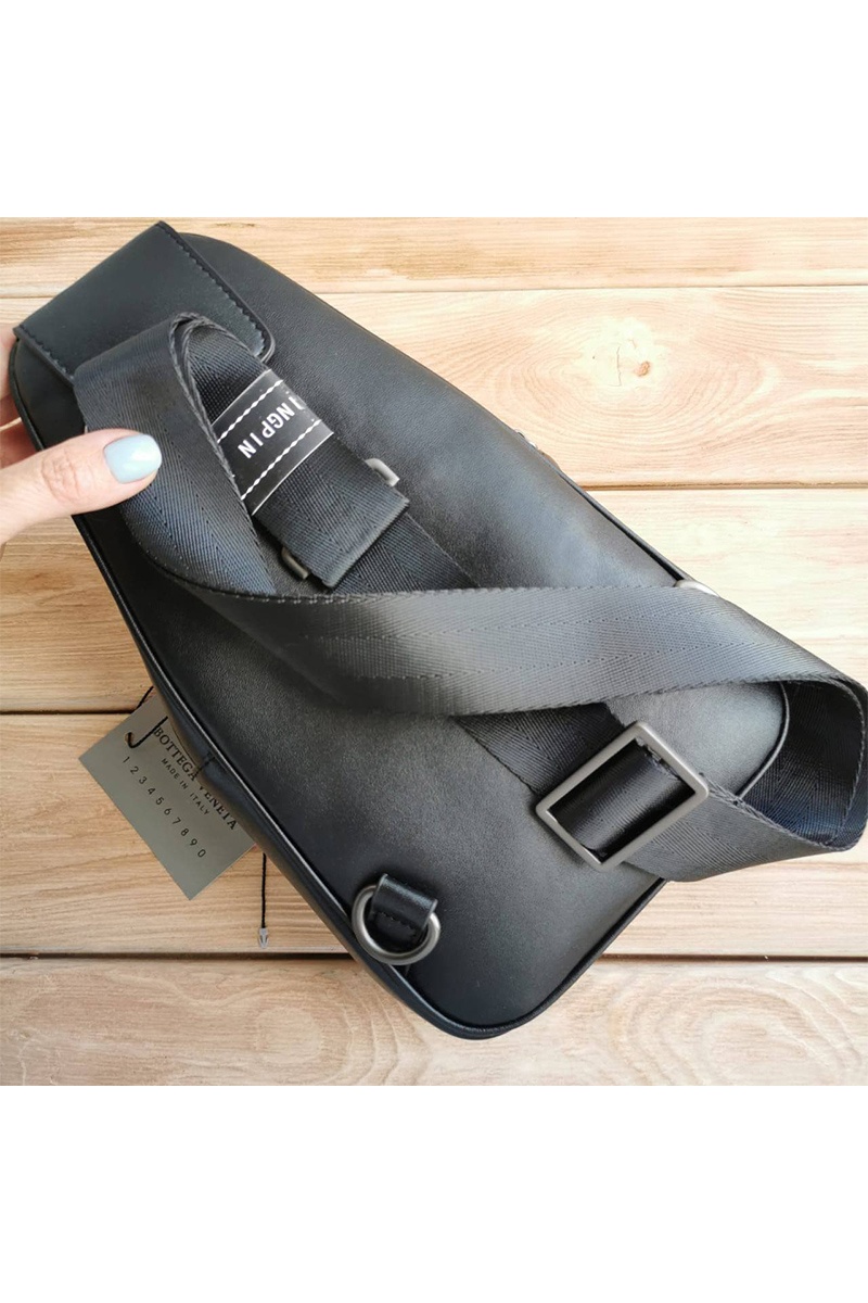 Bottega Veneta Кожаная чёрная сумка 28x18 см