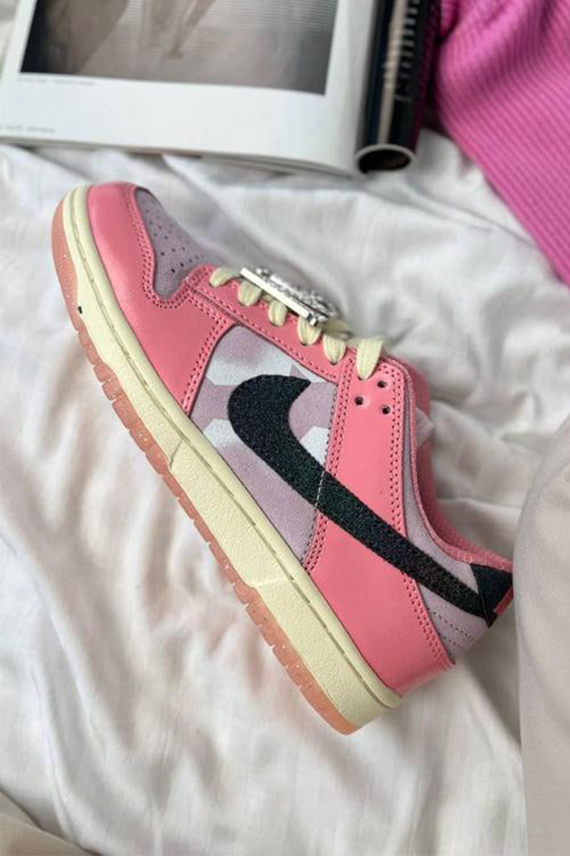 Nike Кроссовки SB Dunk Low "Barbie"