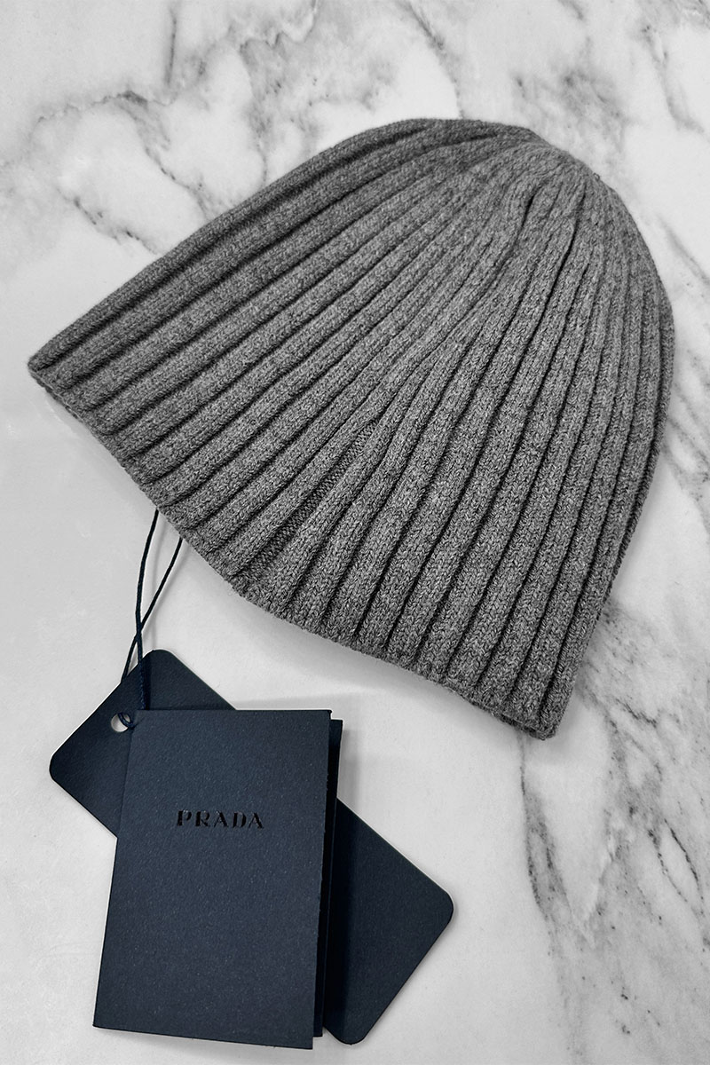 Prada Мужская серая шапка logo-patch