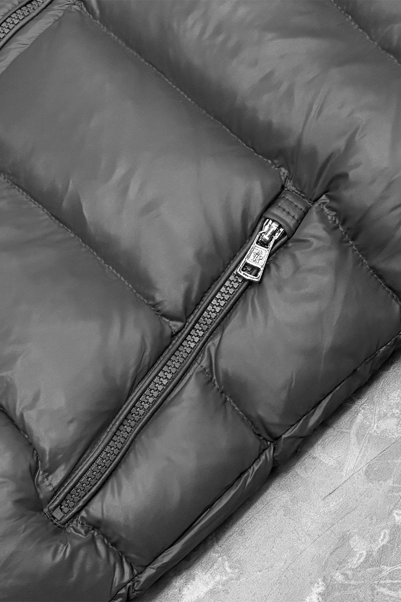 Moncler Мужской жилет logo-patch - Grey 