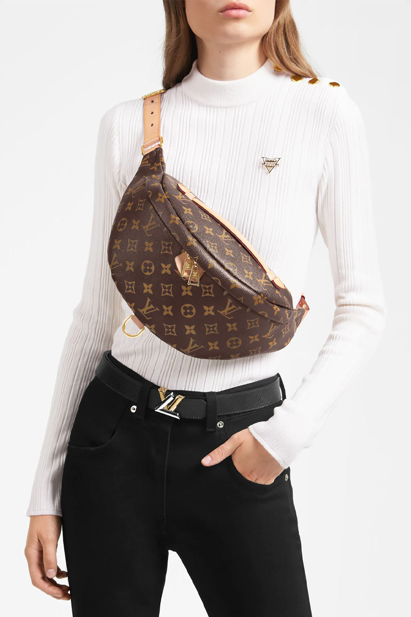 Lоuis Vuittоn Кожаная сумка на пояс Bumbag Monogram 35x17 см