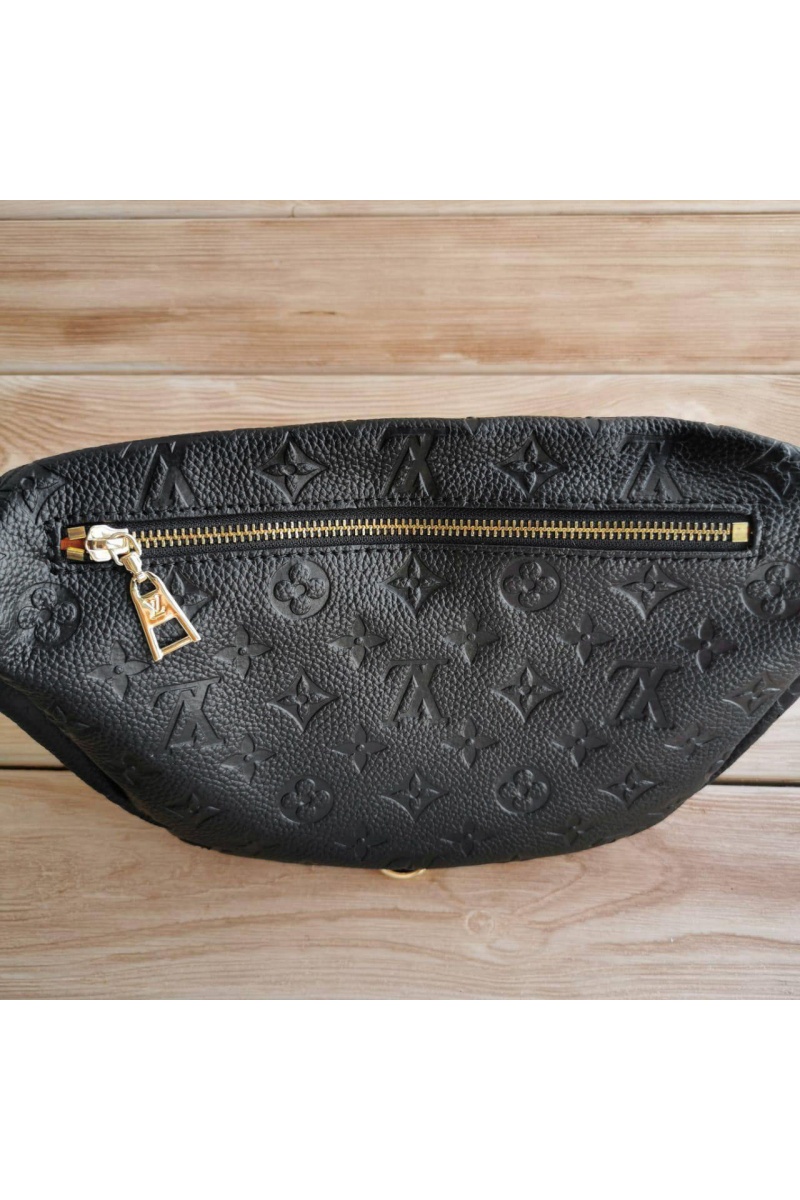 Lоuis Vuittоn Кожаная сумка на пояс Monogram All-over 28x14 см