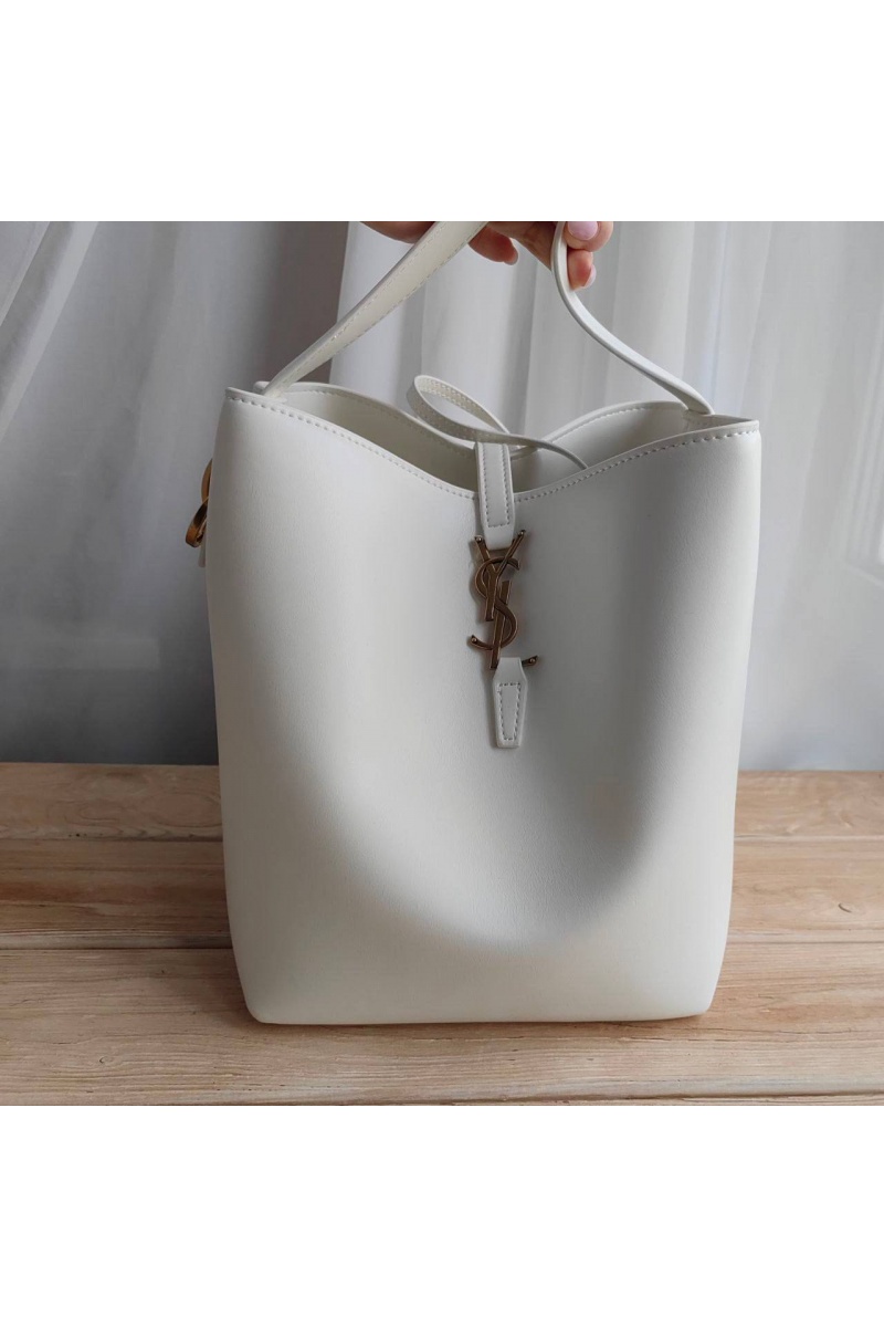 Yves Saint Laurent Кожаная белая сумка 27x30 см