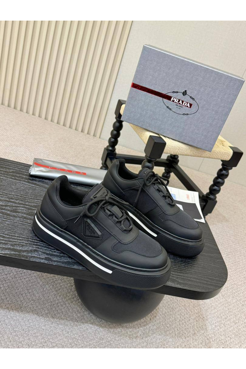 Prada Комбинированные кроссовки logo-plaque - Black