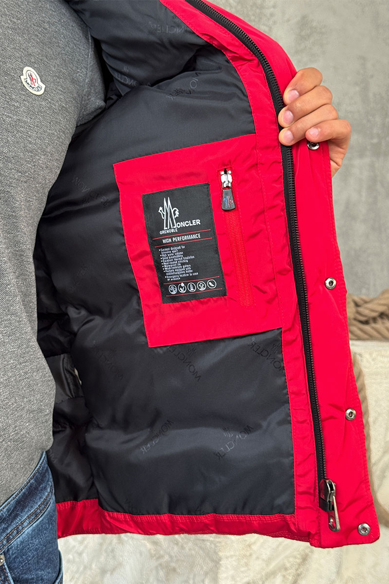 Moncler Куртка красного цвета logo-patch