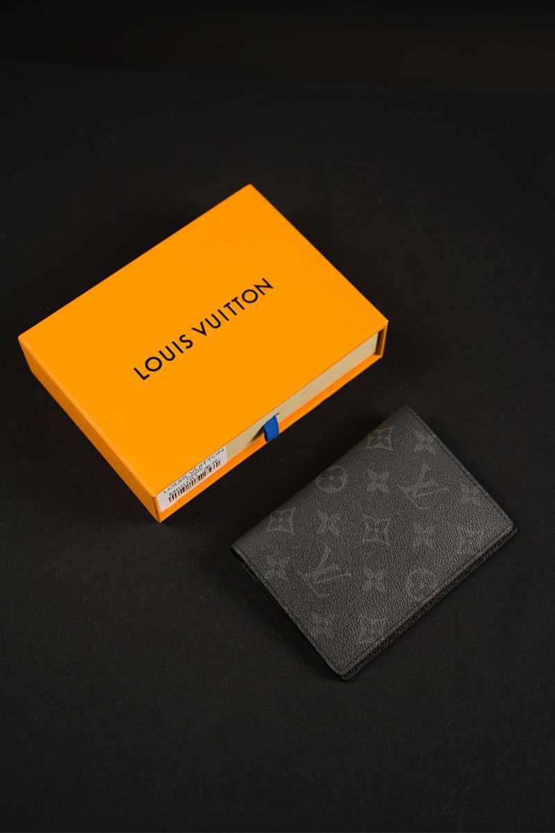 Lоuis Vuittоn Кожаная обложка на паспорт Monogram Eclipse 10х14 см