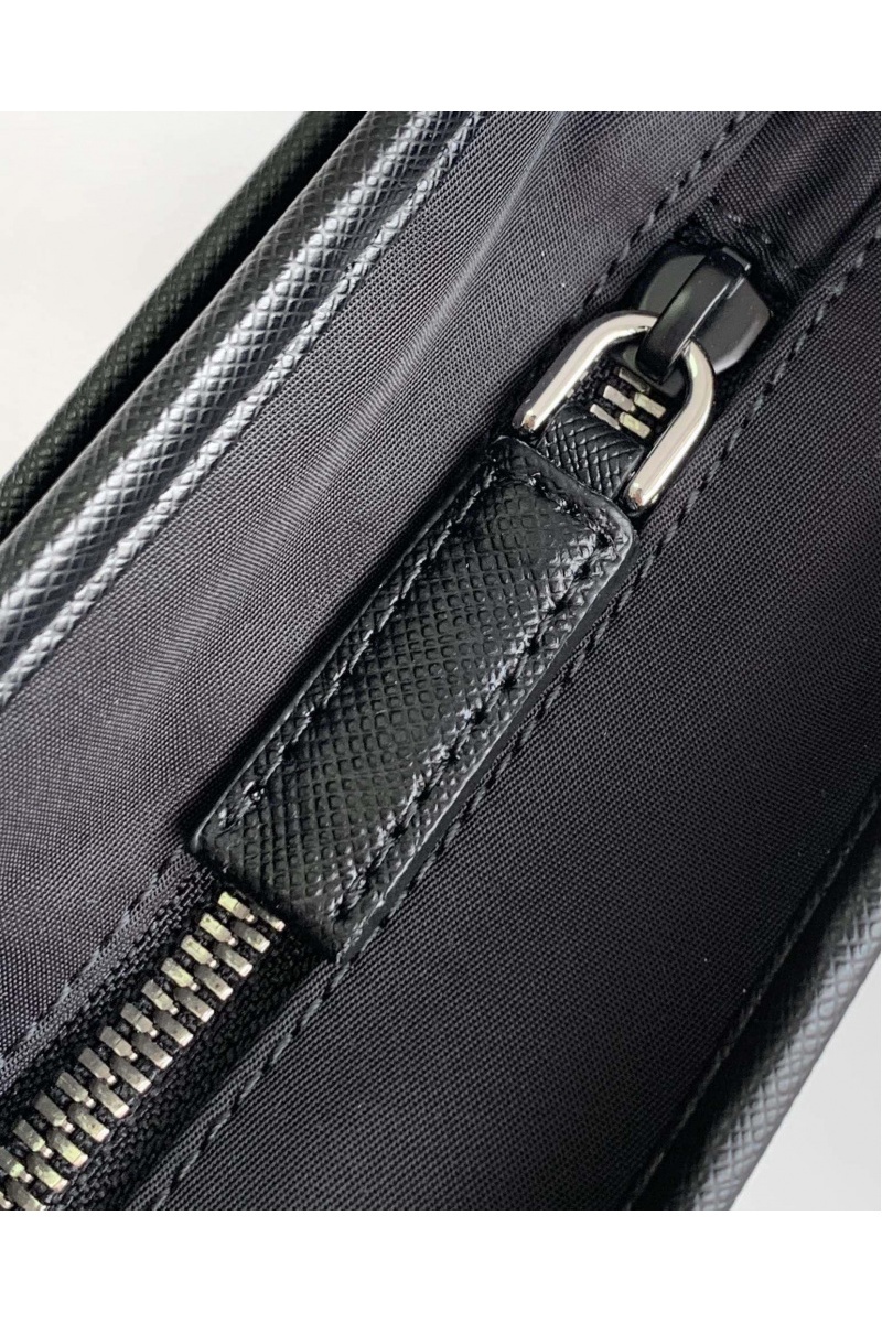 Prada Нейлоновая сумка Premium 27x25.5x6 см