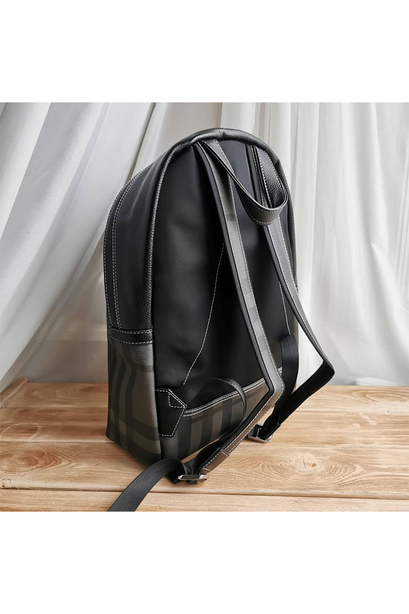 Burberry Кожаный чёрный рюкзак 40x30 см