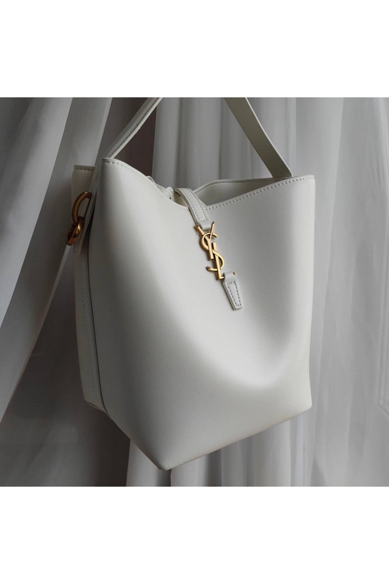 Yves Saint Laurent Кожаная белая сумка 27x30 см
