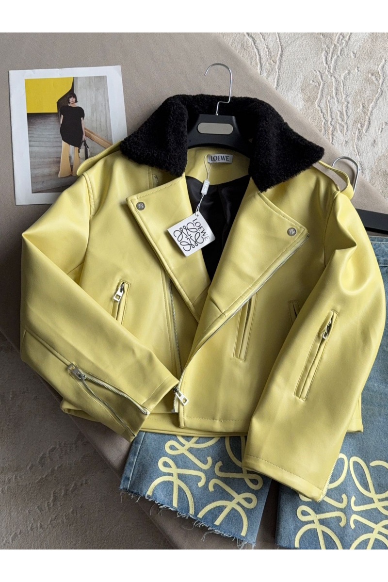 Loewe Женская кожаная куртка жёлтого цвета 