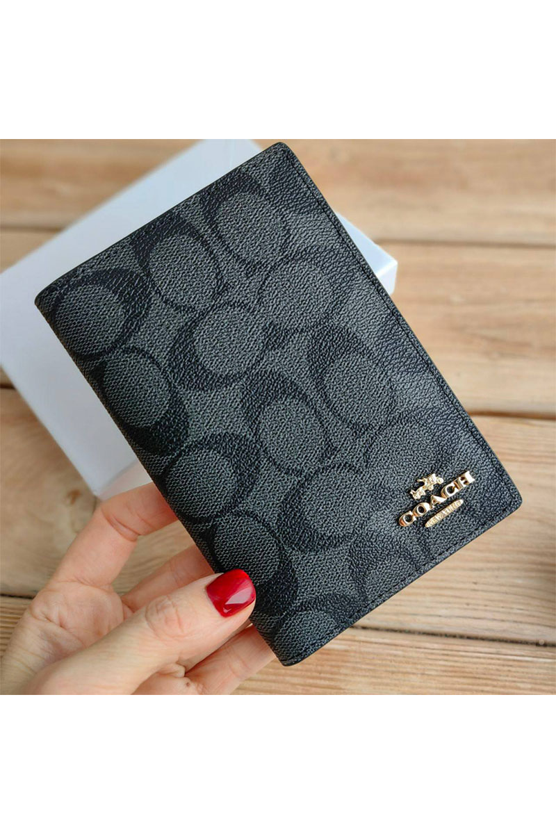 Coach Кожаная обложка на паспорт Coach 14х9,5 см (3 расцветки)