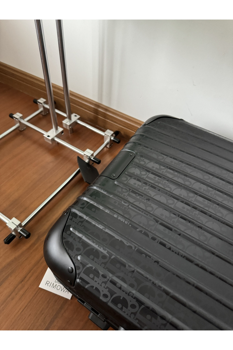 Rimowa Чемодан Aluminum S Premium 53x37x22 см