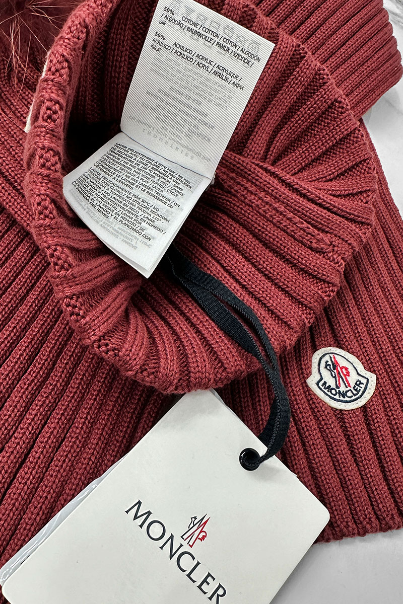 Moncler Комплект из шапки и шарфа бордового цвета logo-patch