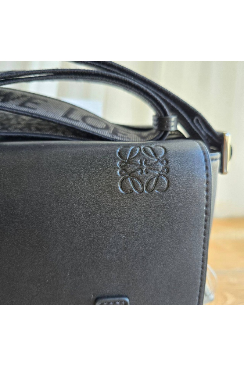 Loewe Кожаная сумка Military Messenger XS 24x20 см