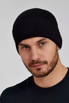 Шапка чёрного цвета black logo