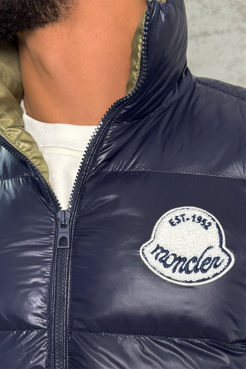 Moncler Утеплённый жилет синего цвета