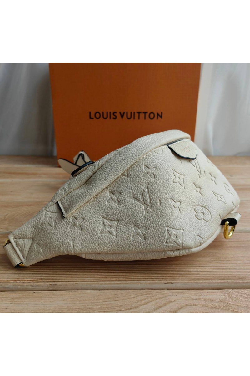 Lоuis Vuittоn Кожаная сумка на пояс Monogram Embossed 28x14 см
