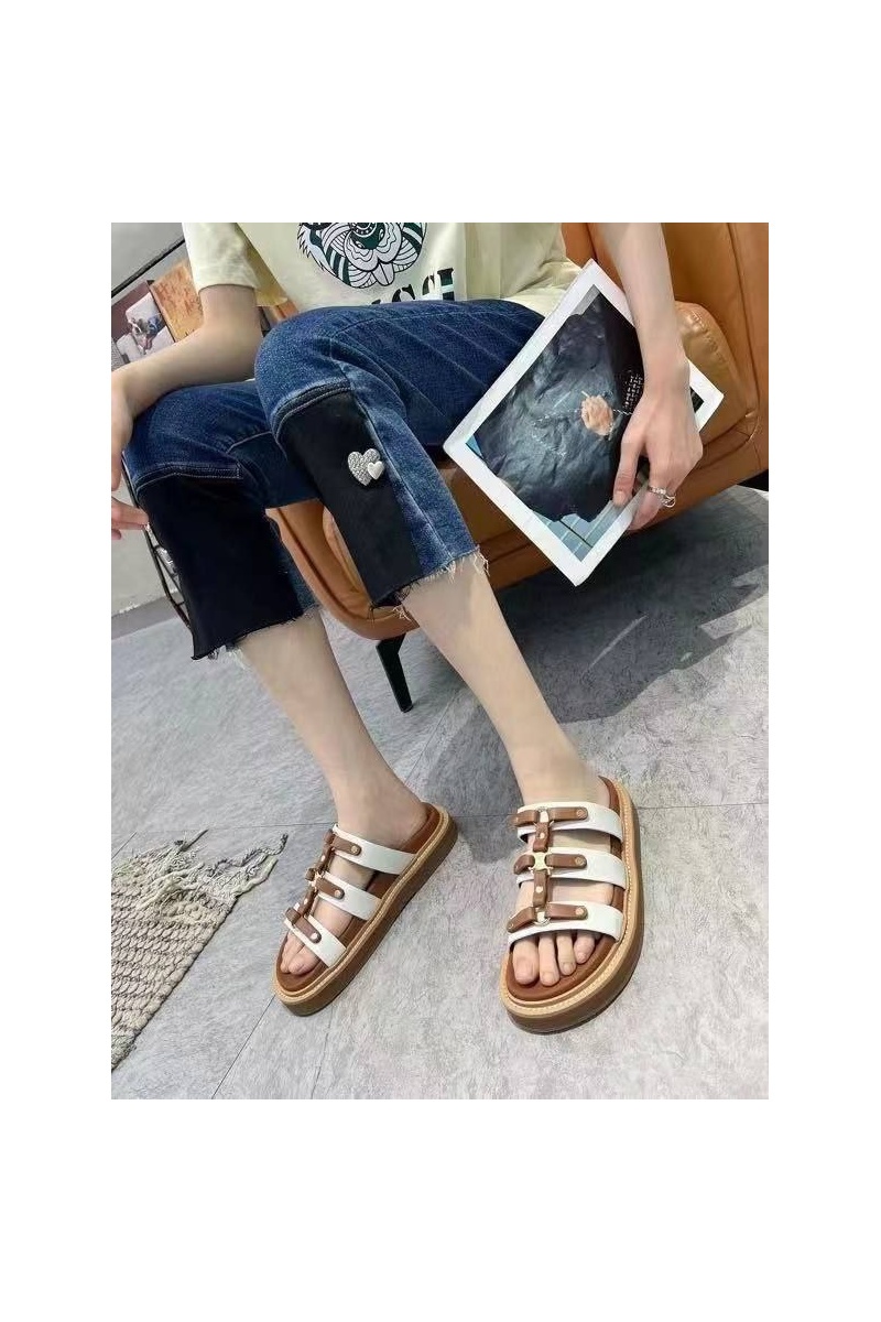 Celine Женские кожаные шлёпанцы 