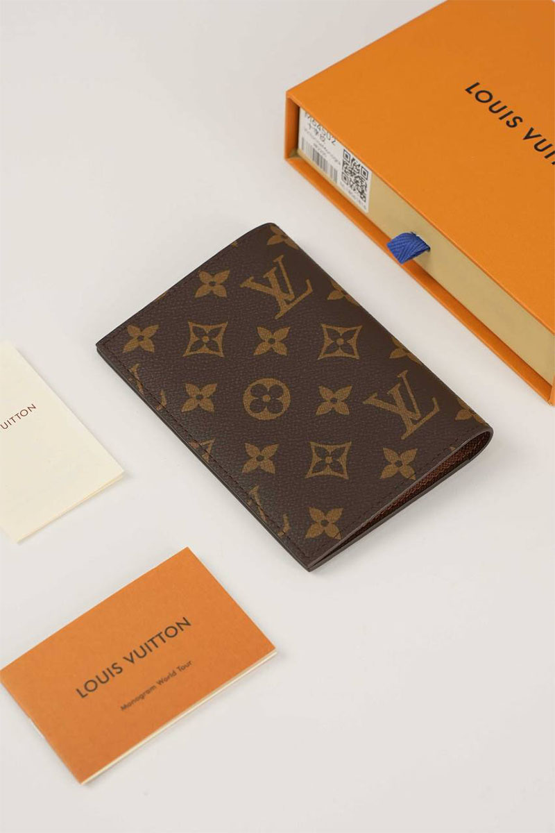Lоuis Vuittоn Кожаная обложка на паспорт Monogram 10х14 см