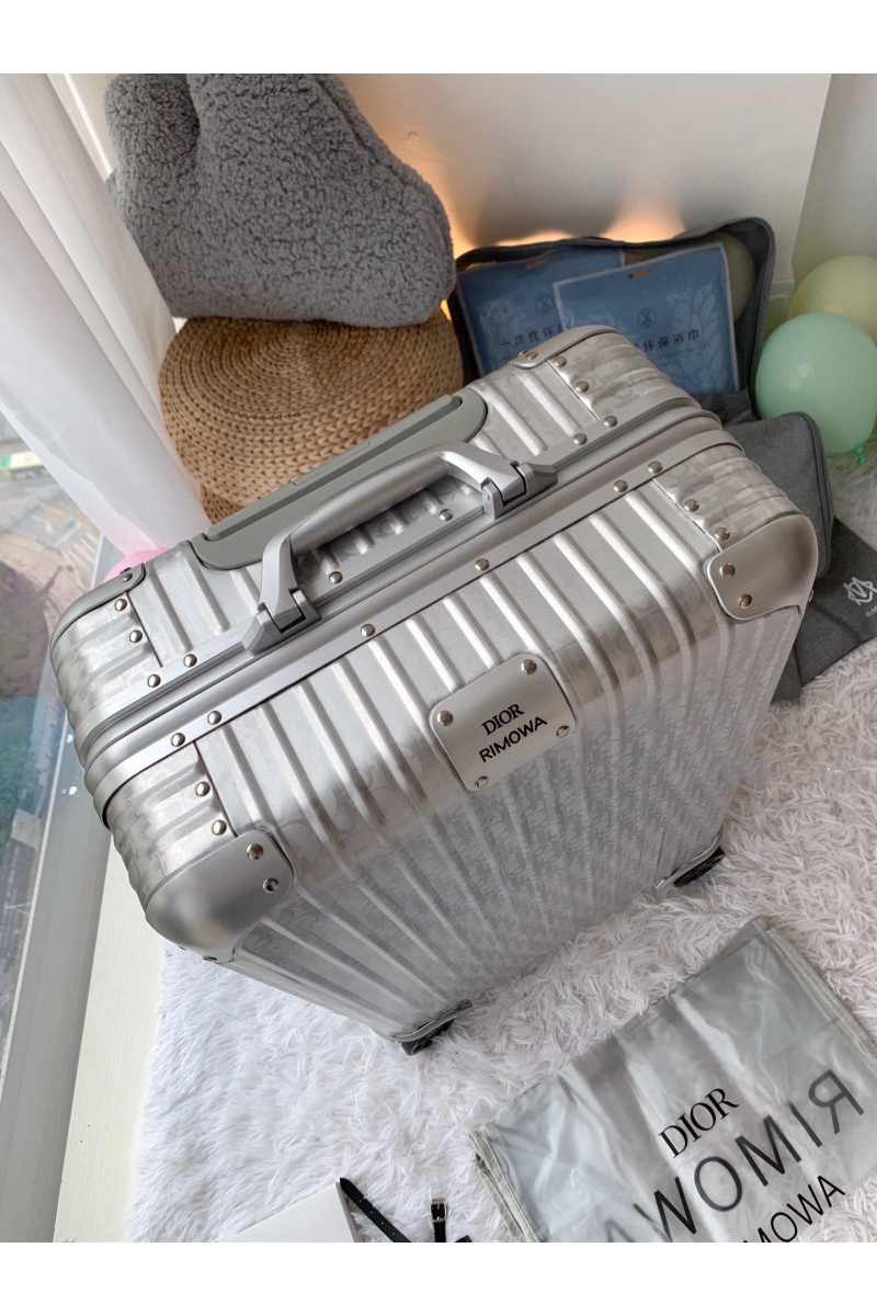 Rimowa Чемодан Aluminum M Premium 67x42x27 см