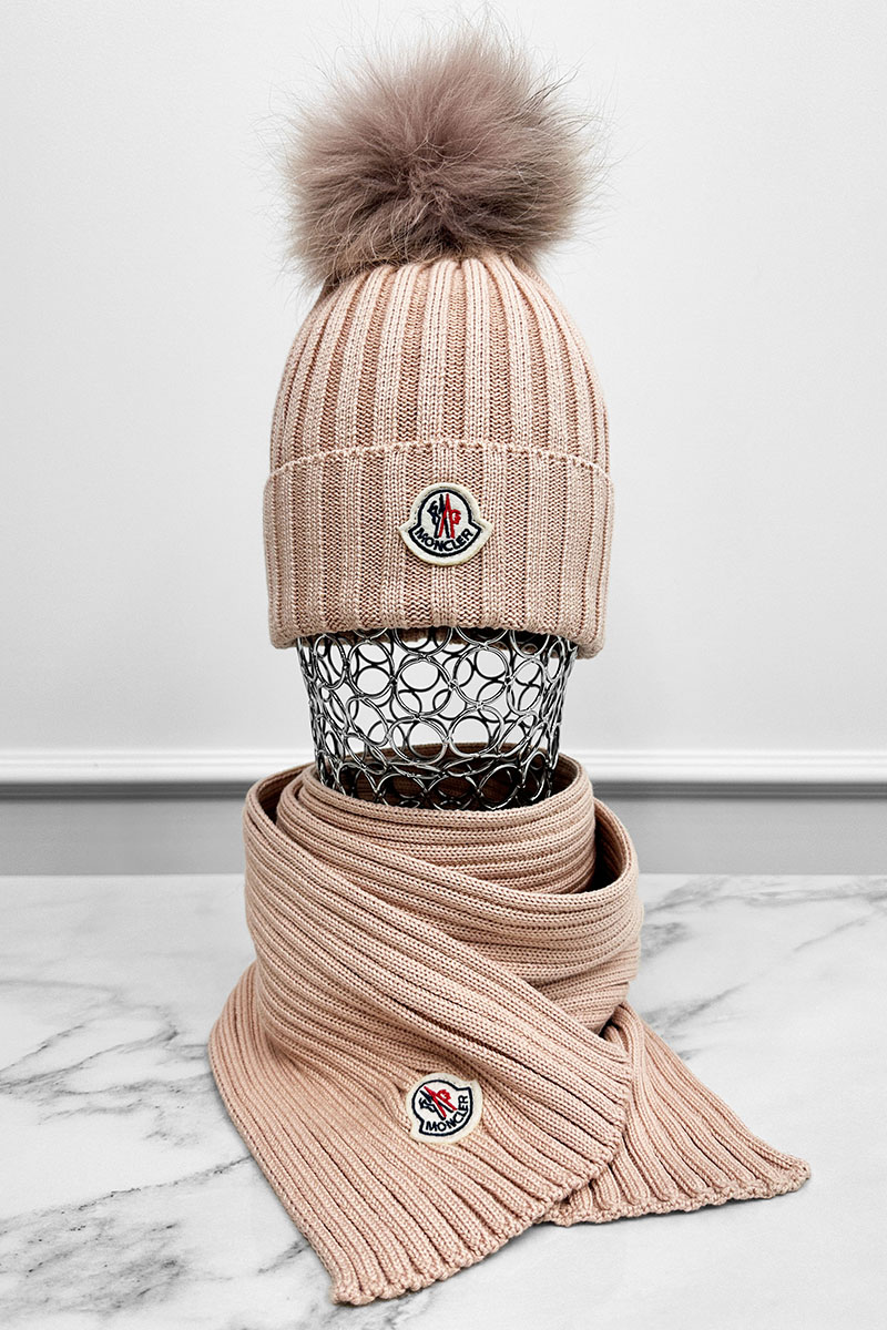 Moncler Комплект из шапки и шарфа персикого цвета logo-patch
