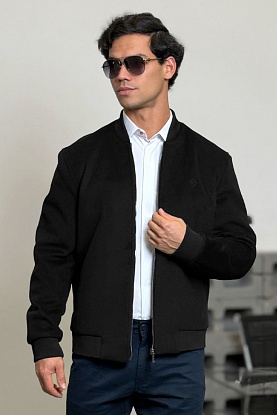 Мужской бомбер чёрного цвета