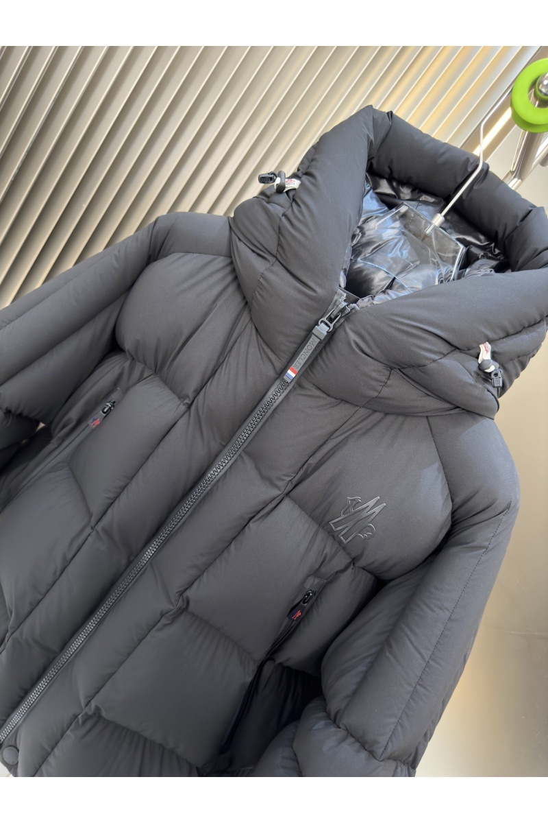 Moncler Мужской пуховик чёрного цвета