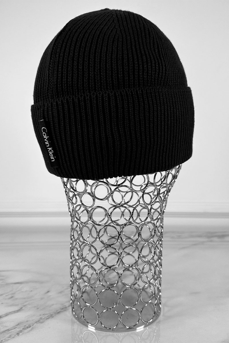 Calvin Klein Чёрная шапка monologo patch