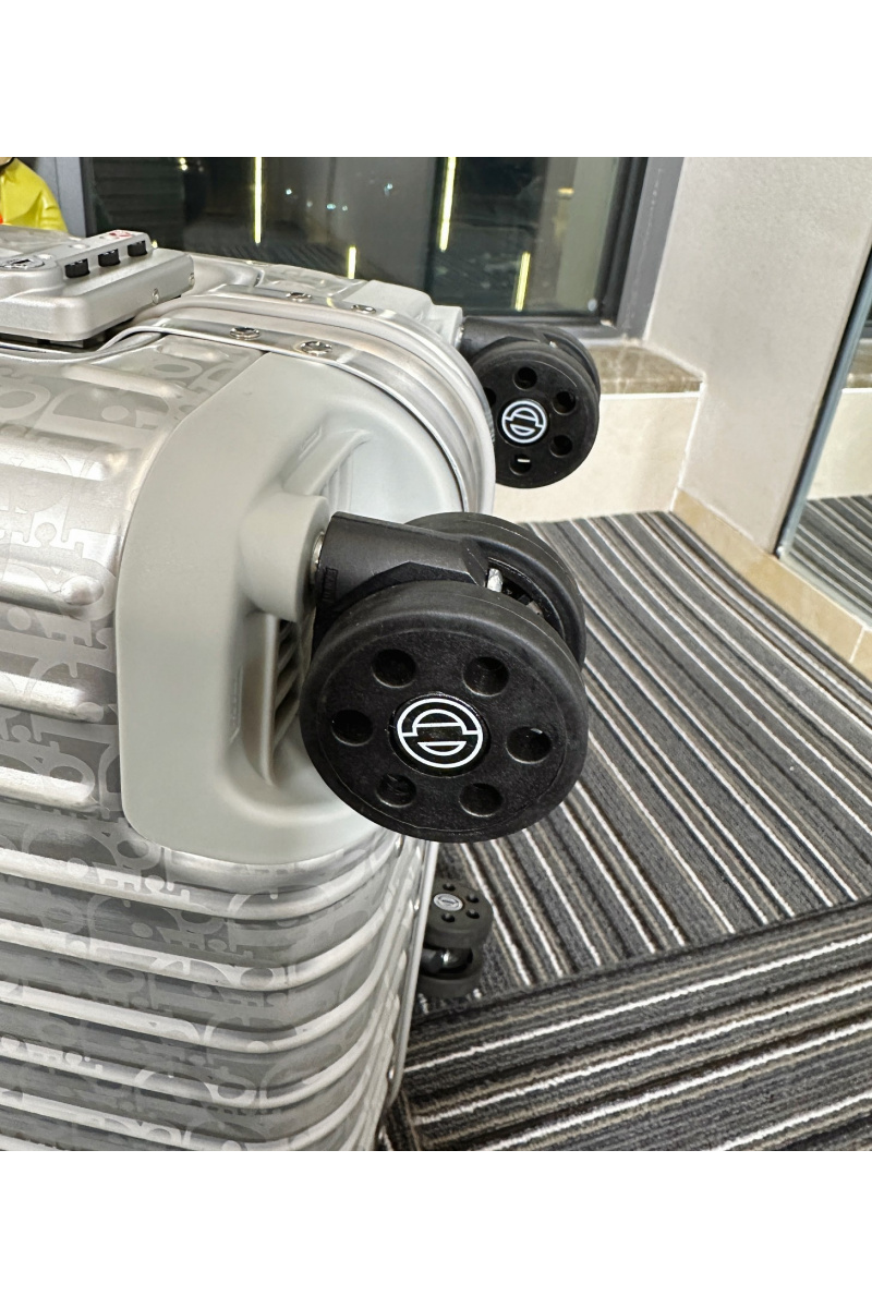 Rimowa Чемодан Aluminum S Premium 53x37x22 см