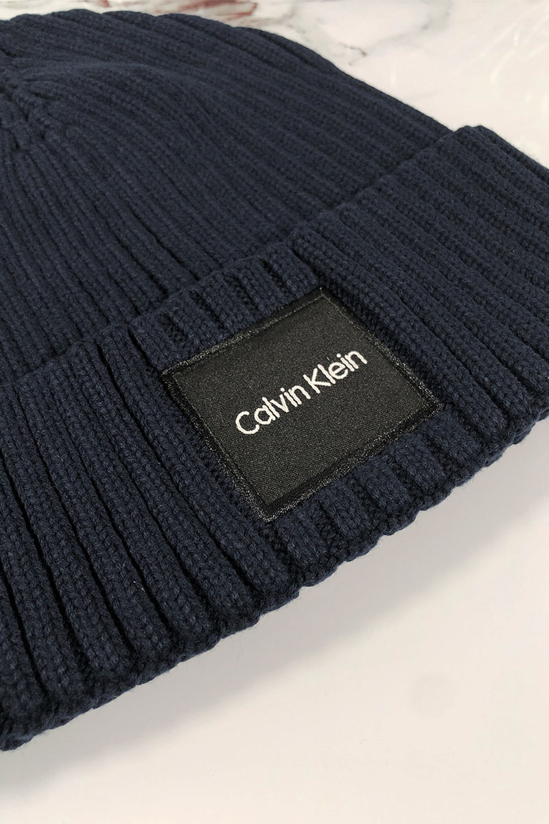 Calvin Klein Мужская шапка тёмно-синего цвета logo-patch