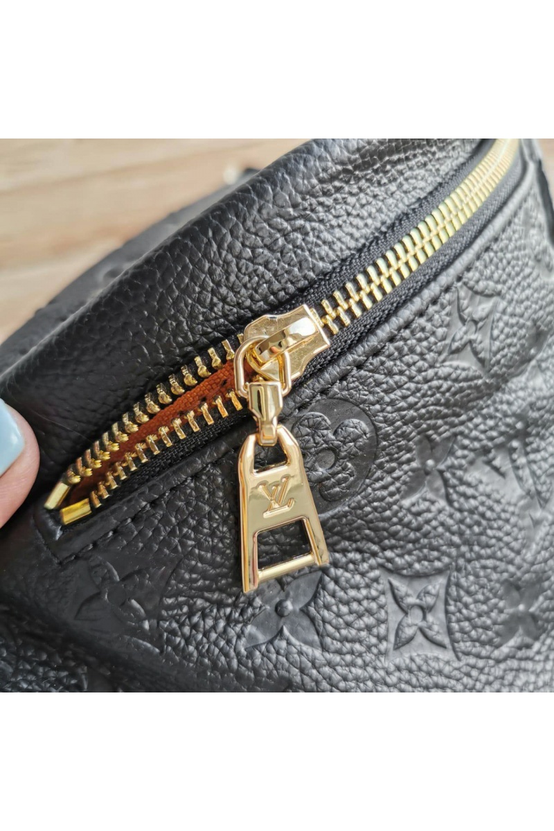 Lоuis Vuittоn Кожаная сумка на пояс Monogram All-over 28x14 см