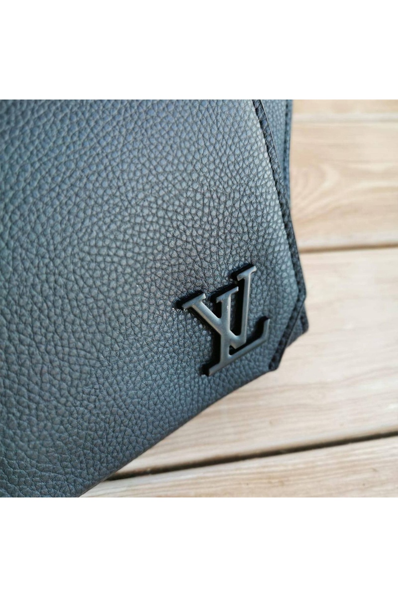 Lоuis Vuittоn Кожаная сумка на пояс Aerogram 27x17 см