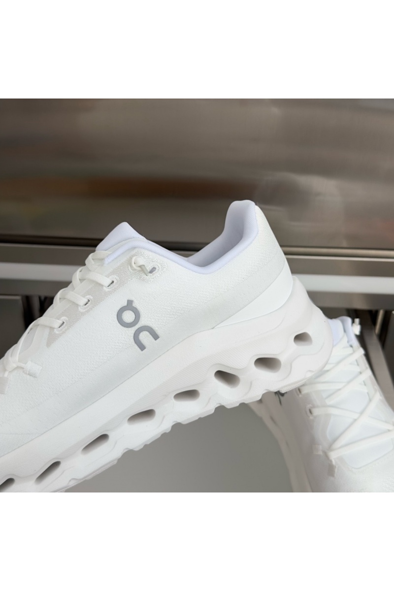 Designer Clothing Кроссовки белого цвета On Cloudtilt 