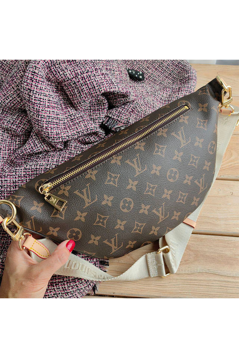 Lоuis Vuittоn Кожаная сумка на пояс Monogram 39x16.5 см