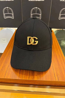 Чёрная бейсболка logo-plaque